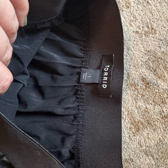 Black A-Line Pleated Skirt - Picture 2 of 2